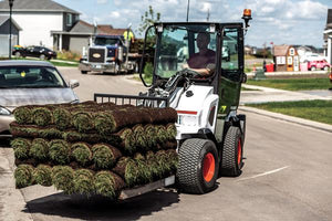 BOBCAT TRACTEUR CHARGEUSE ACTICULÉES L28